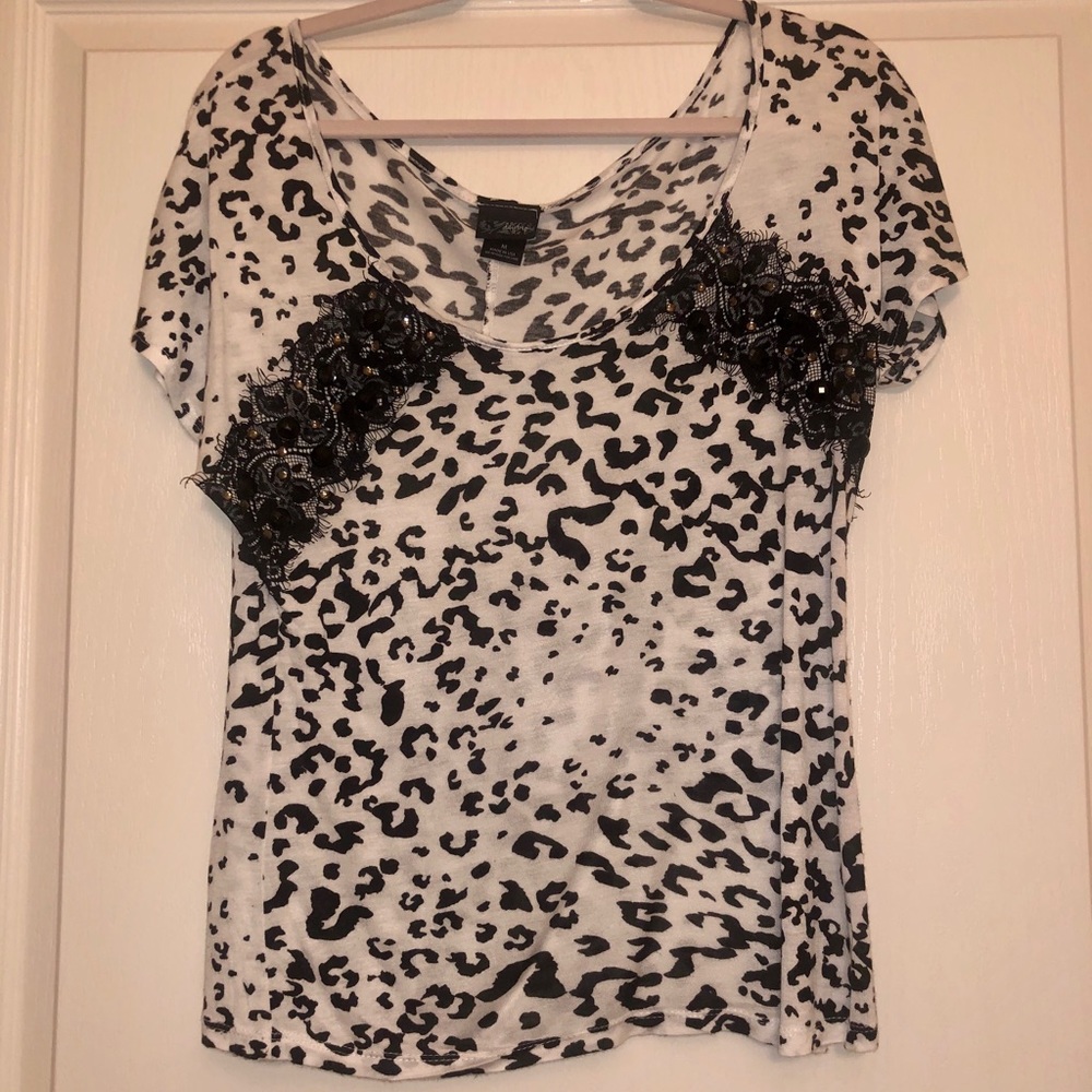 M White and Black Daytrip Top